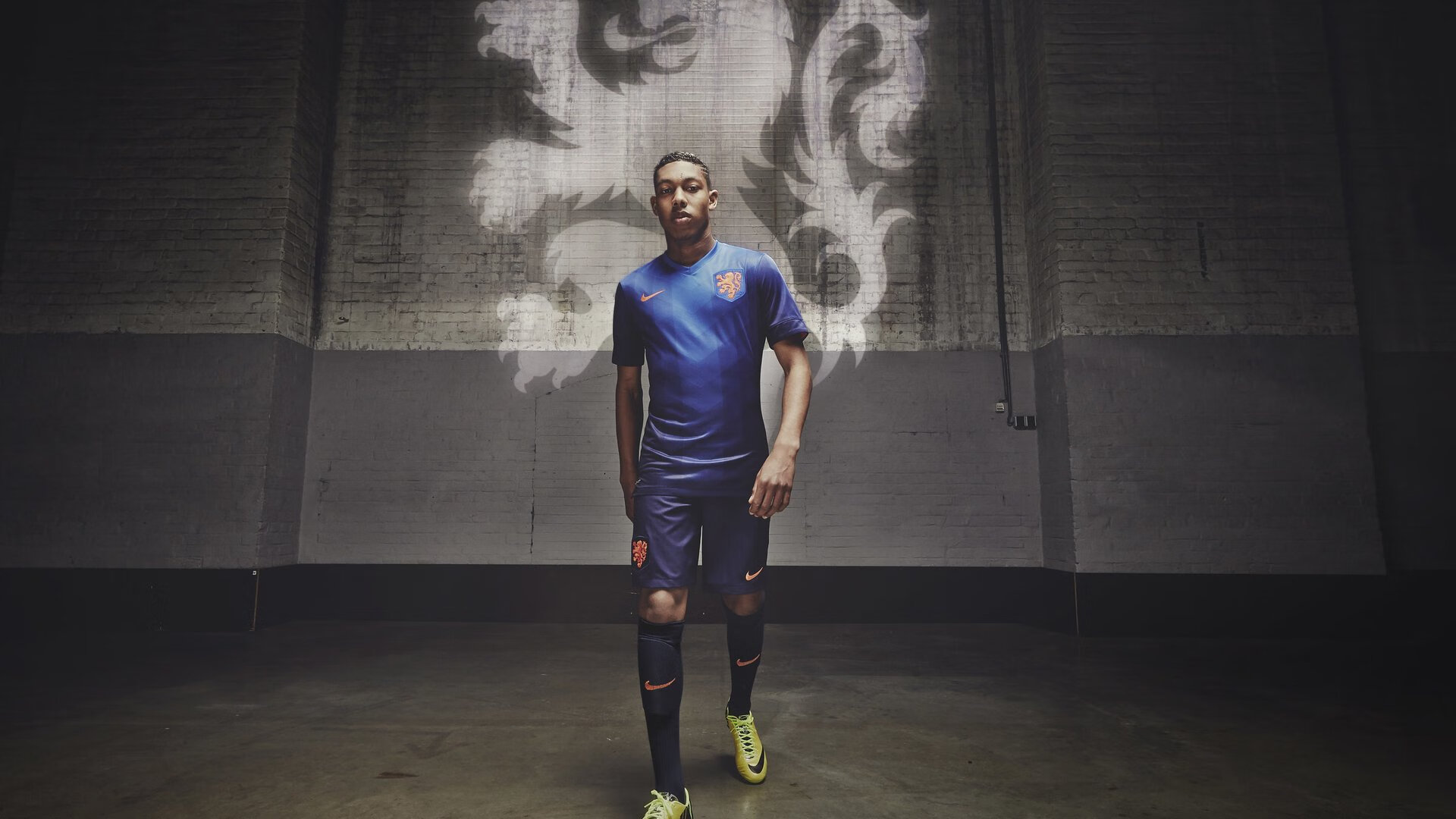 赛道与绿茵的变奏，当F1争冠焦点遇上皇家社会的节奏哲学